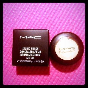 MAC Studio Finish Concealer NC10
